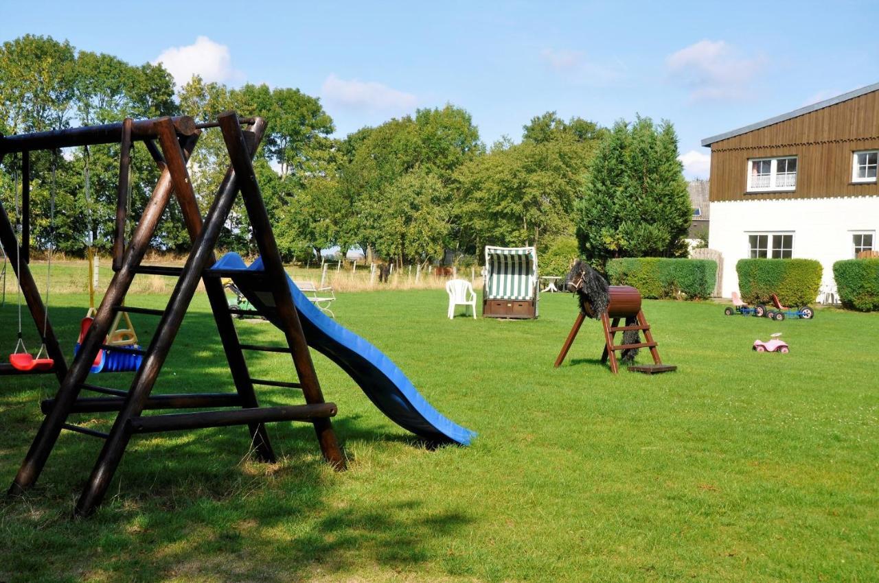 Ferienhaus Sommerbrise, Hof Zur Sonnenseite Fehmarn, 4 Sterne Exteriör bild